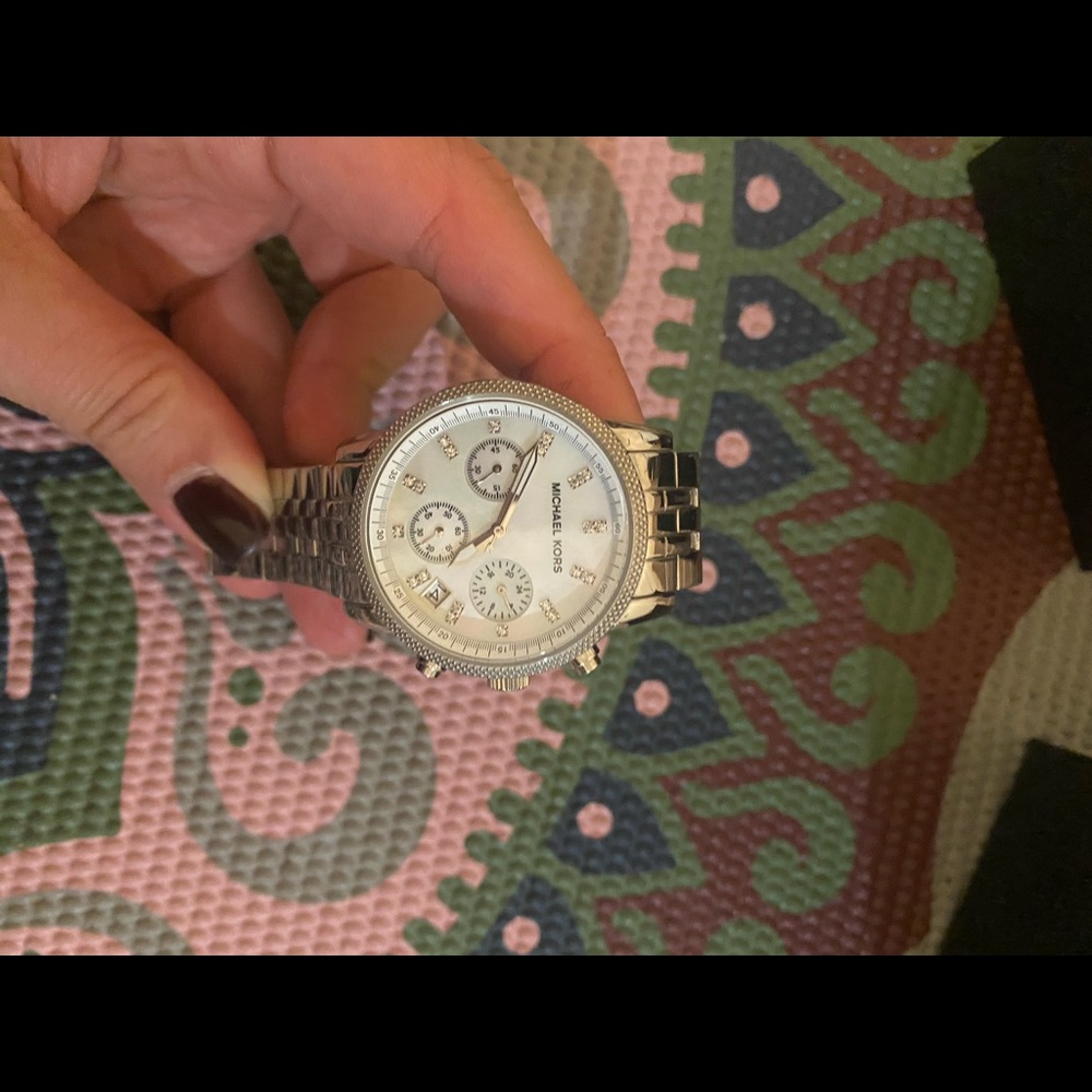 Authentic used women’s Michael kors watch 💫